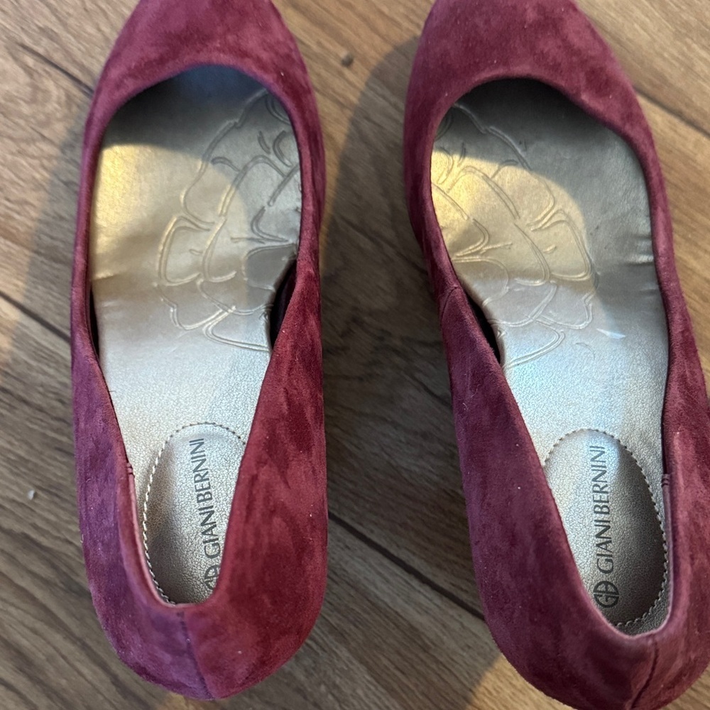 Giani Bernini Women's Burgundy Suede Heels - Picture 2 of 4